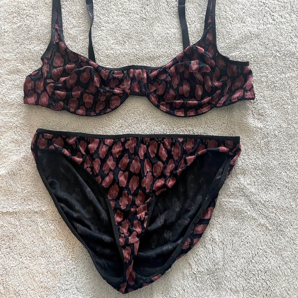 Bra and panty set NEW 38D/ XL